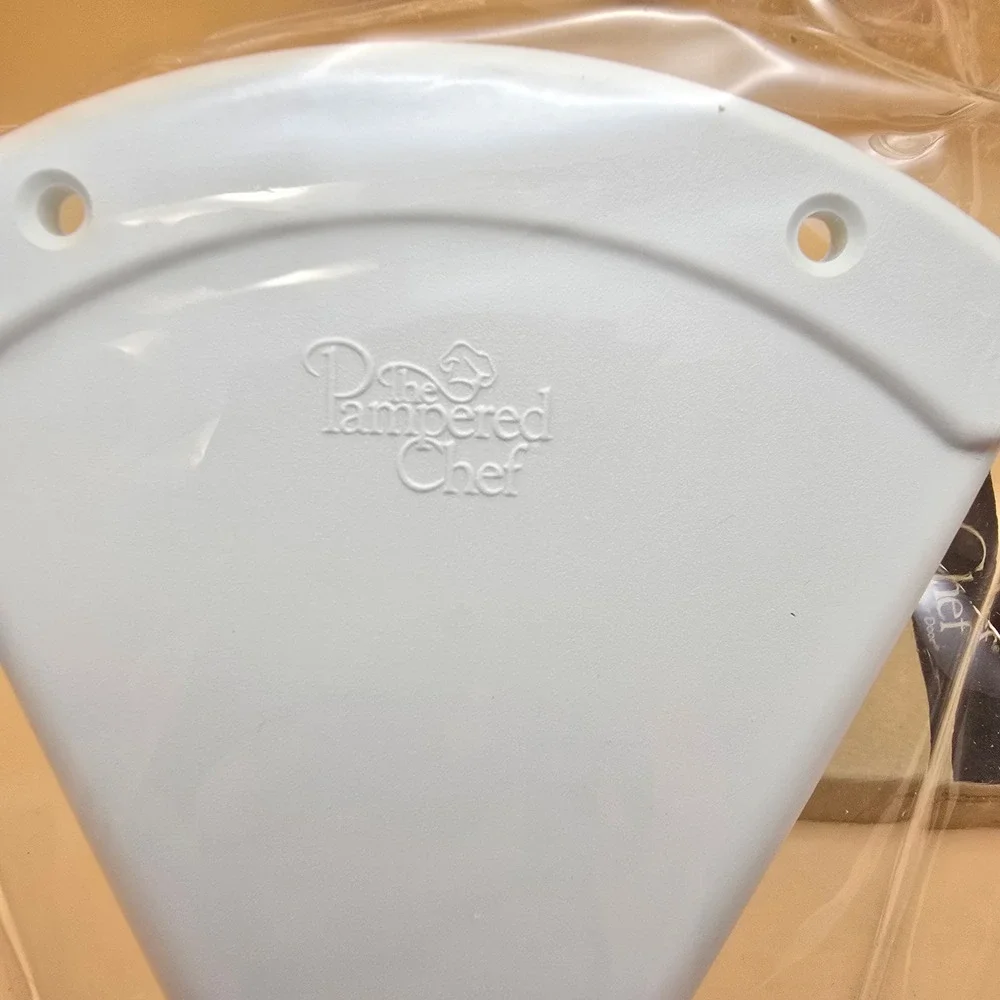 Pampered Chef Jar Opener 2677 White Under Cabinet Mount Kitchen Tool New In Box